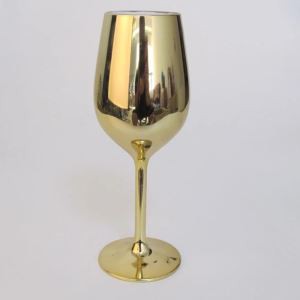 أكواب النبيذ البلاستيكية للحزب